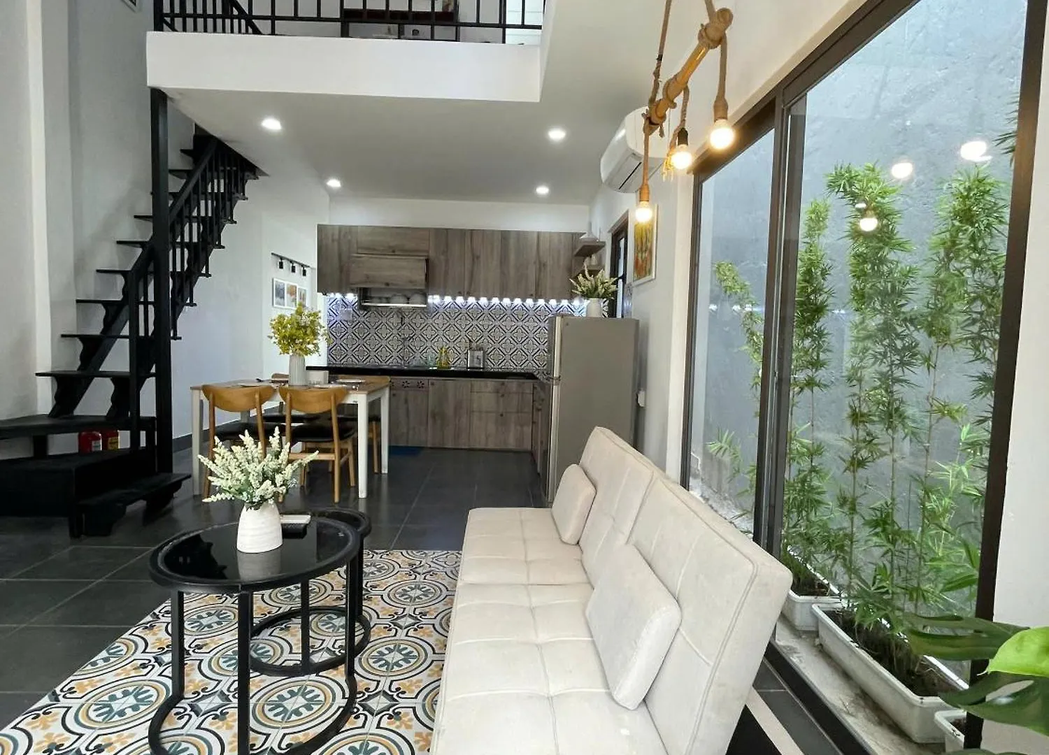 Relaxing Beachfront Home Da Nang, Netlfix, Private