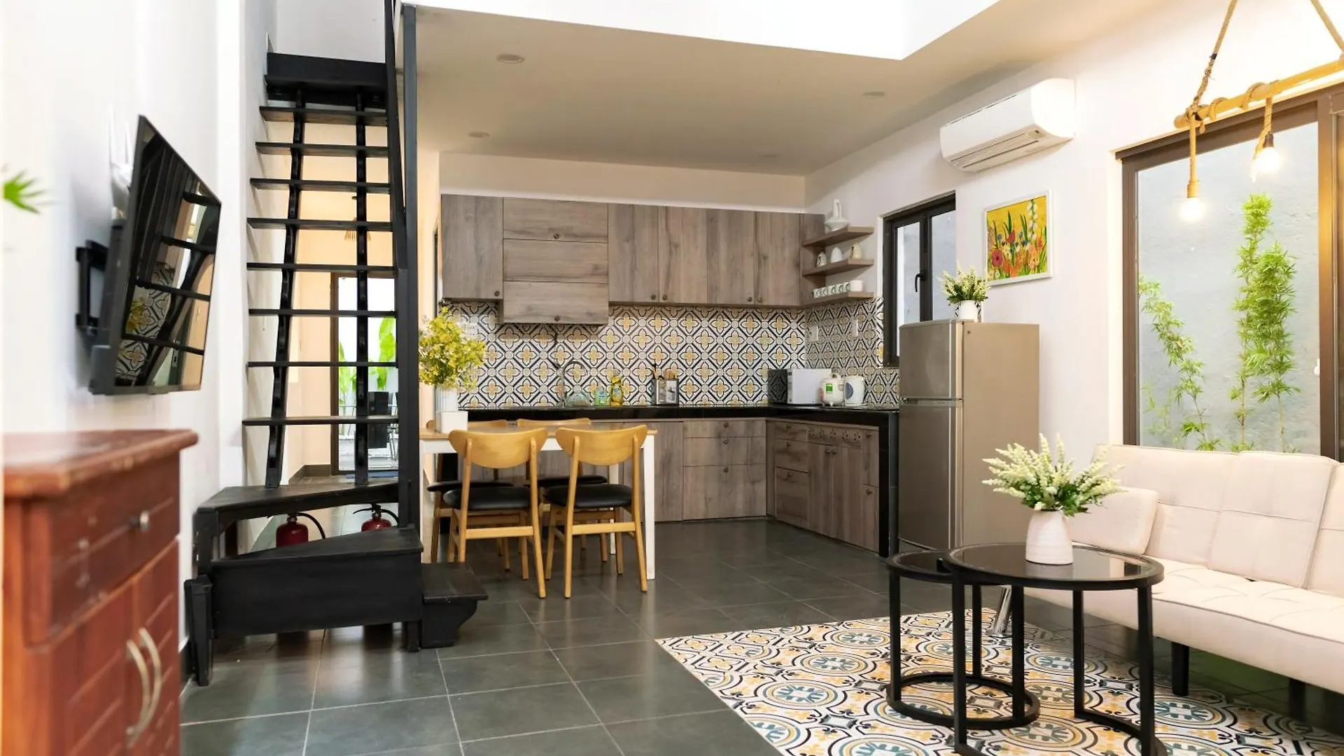Relaxing Beachfront Home Da Nang, Netlfix, Private Holiday home